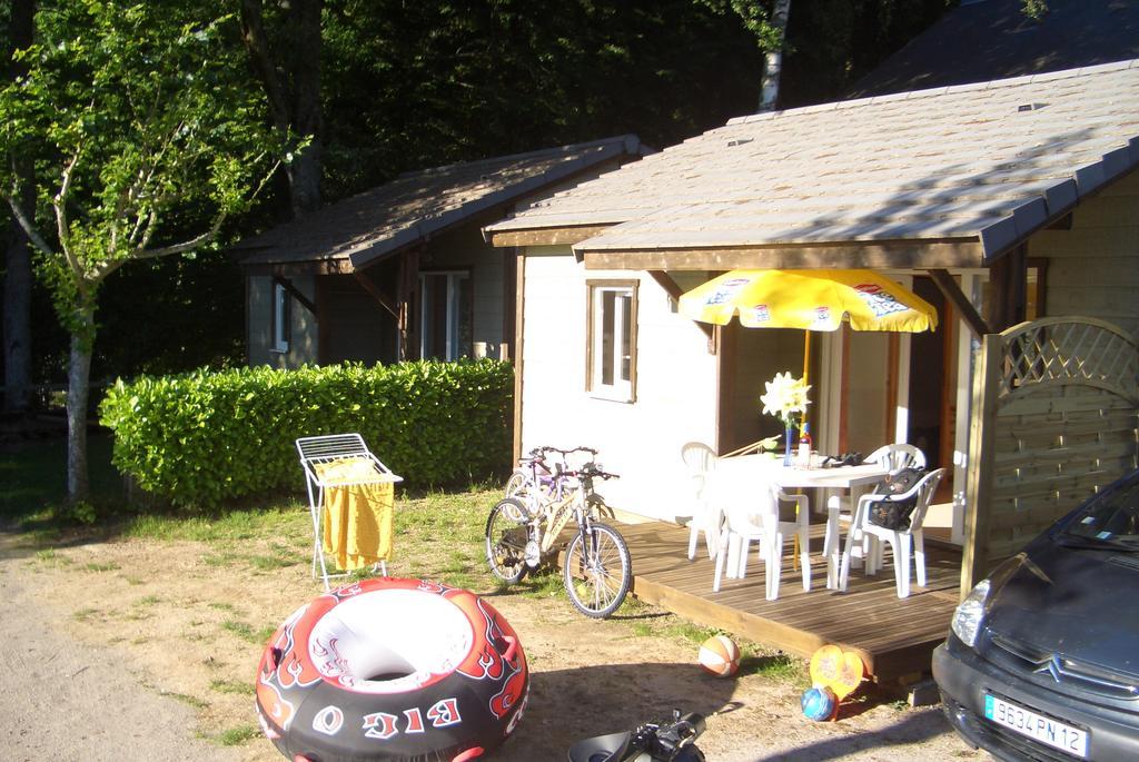 Beau-Rivage Du Lac De Pareloup Salles-Curan Bagian luar foto